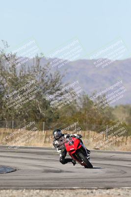 media/Dec-01-2025-Moto Forza (Mon) [[2daa91e15f]]/3-Beginner Group/Session 3 (Turn 3)/